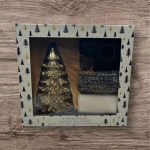 NWT Hallmark Gift Set Gold Christmas Tree‎ Wax Candle and 3 Mid Crew Socks